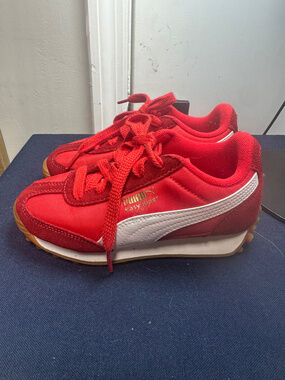 NWOT Puma | Easy Rider Red White Suede Mesh Sneakers Size 12Y - excellent used